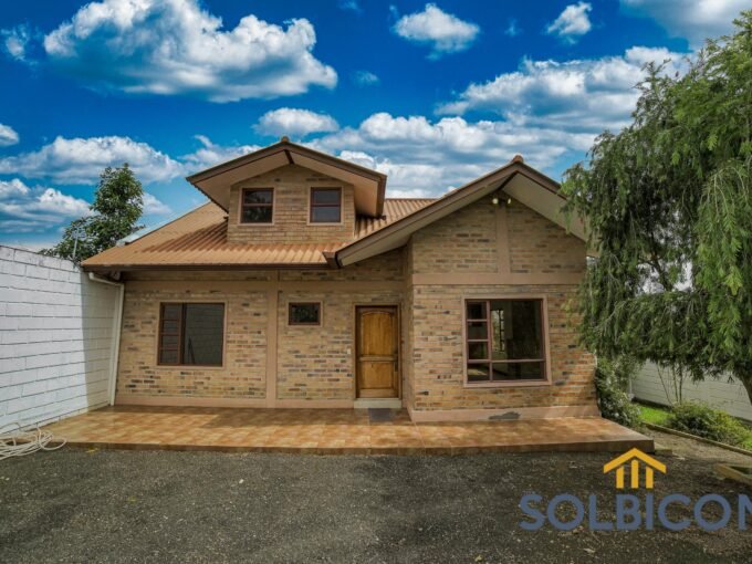 fachada Hermosa Quinta en Cuenca