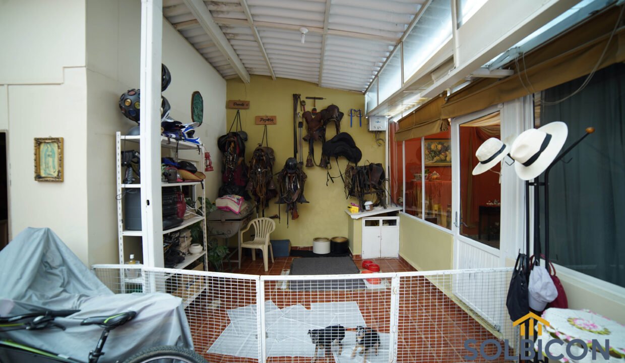 sala amplia casa venta sector don Bosco (2)