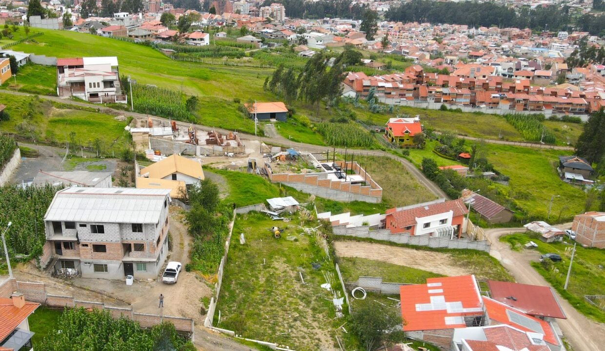 vista a la ciudad terreno ideal Terreno venta para constructoras Cuenca