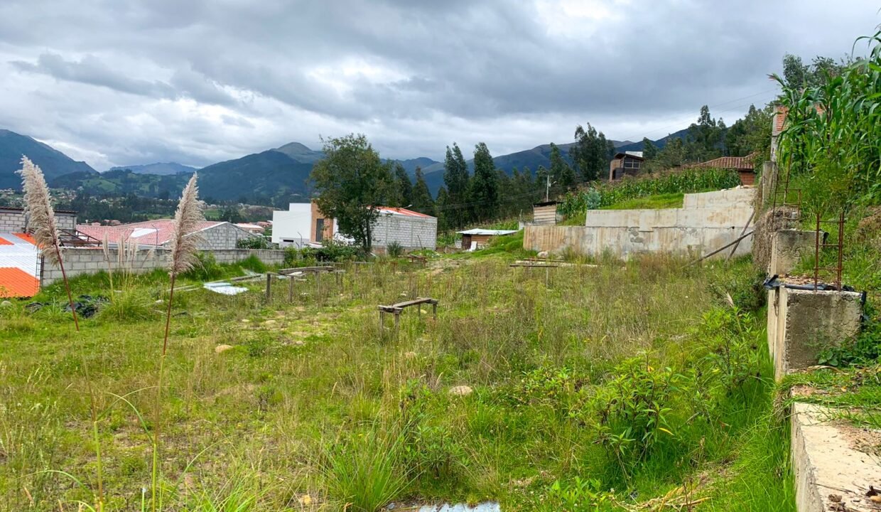 vista lateral terreno ideal Terreno venta para constructoras Cuenca