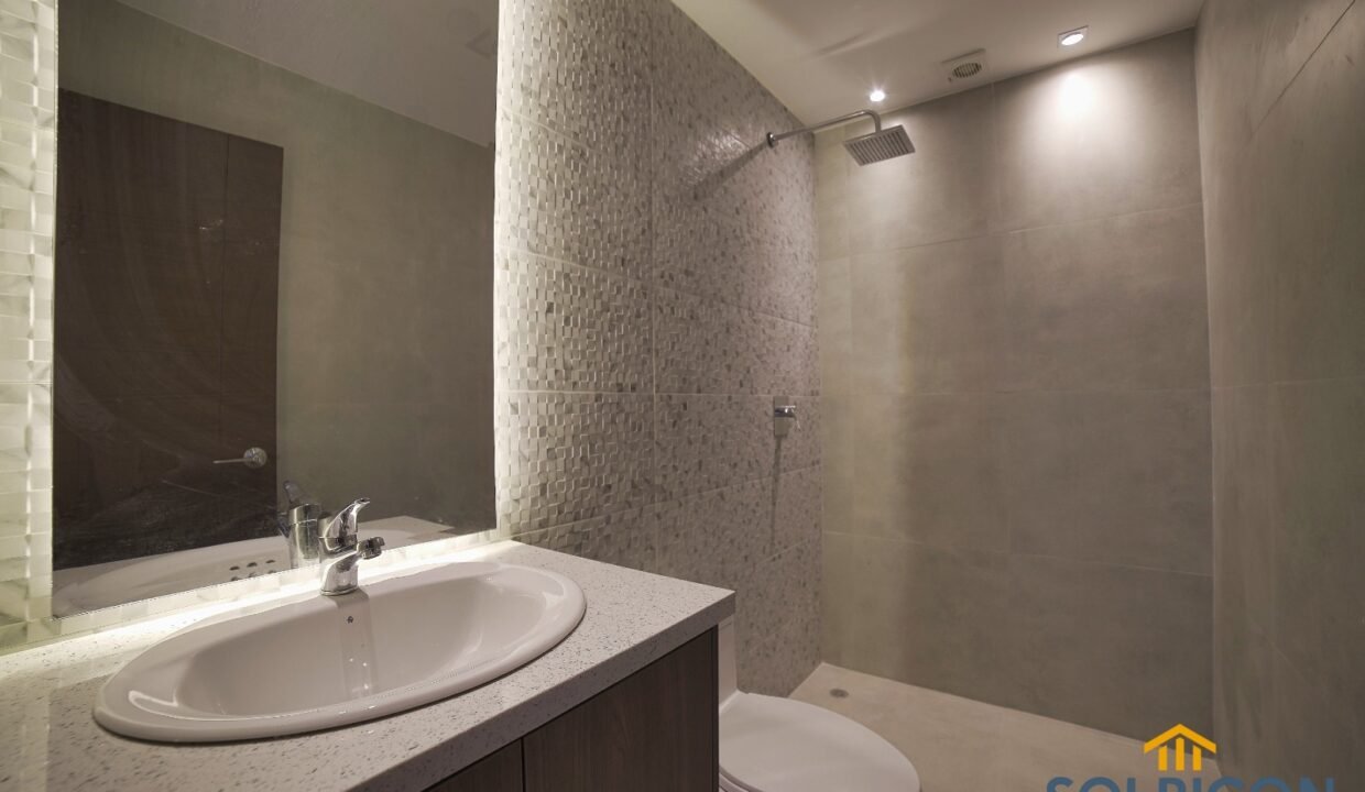 baño de habitacion master Casas Racar Cuenca