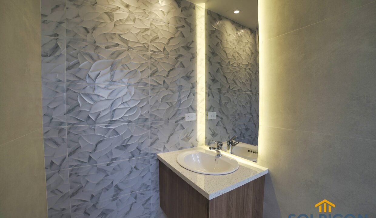 baño social interio Casas Racar Cuenca