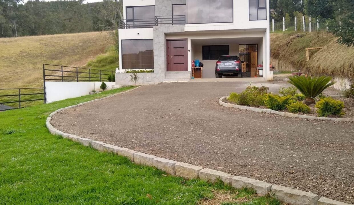 entrda Casa de cuatro habitaciones-Tarqui