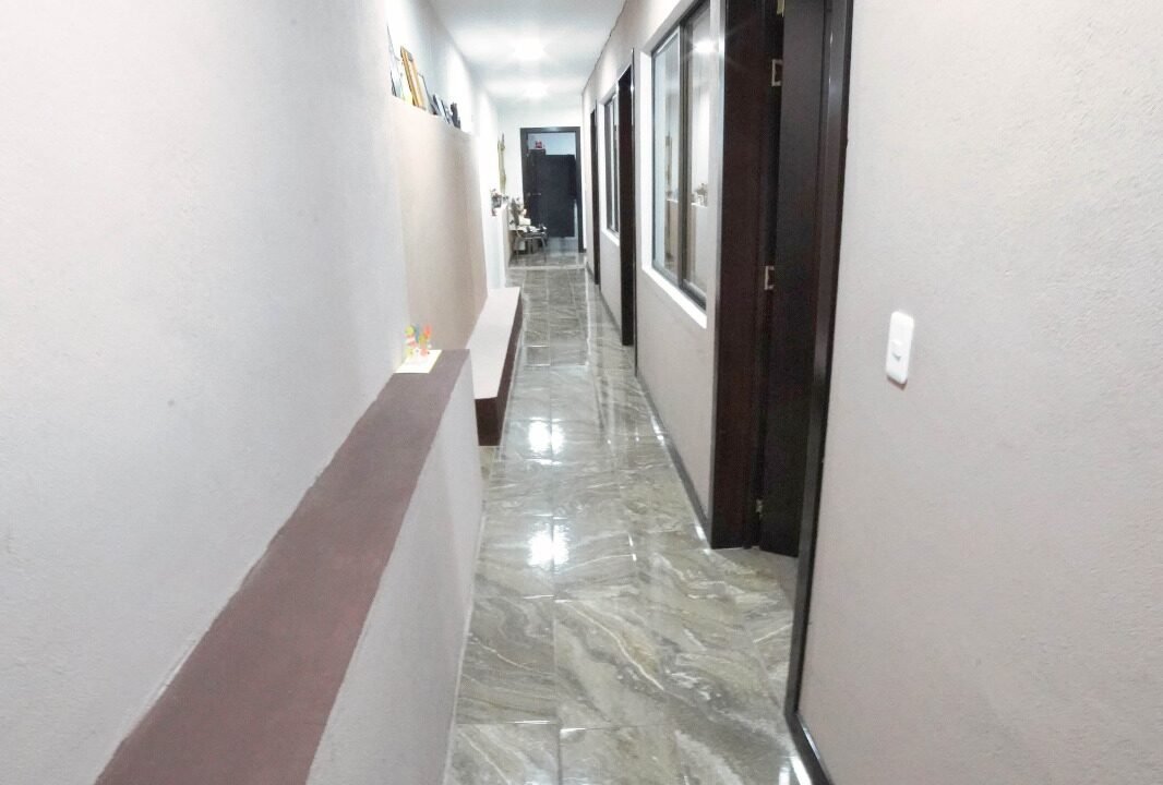 pasillo de cuartos Casa de 4 habitaciones en Ricaurter