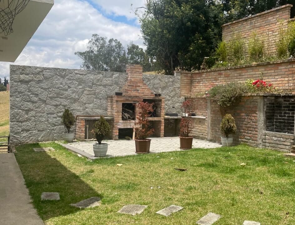 patio Casa de cuatro habitaciones-Tarqui