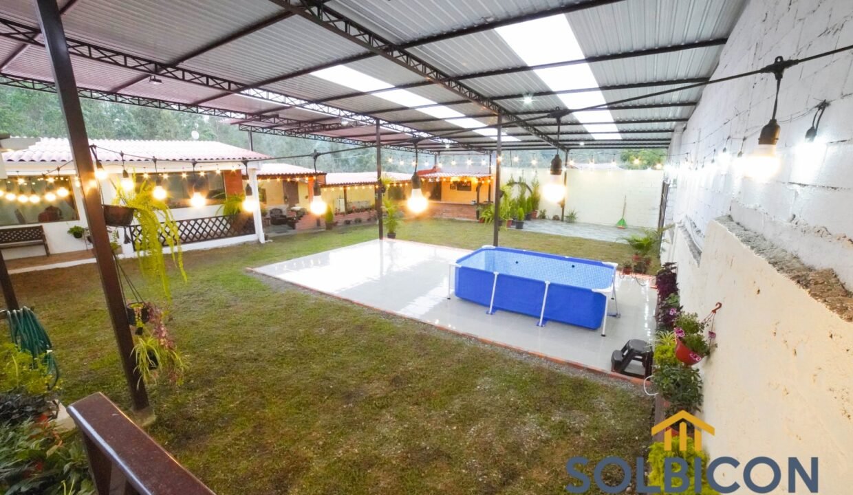 piscina Casa de 4 habitaciones en Ricaurter