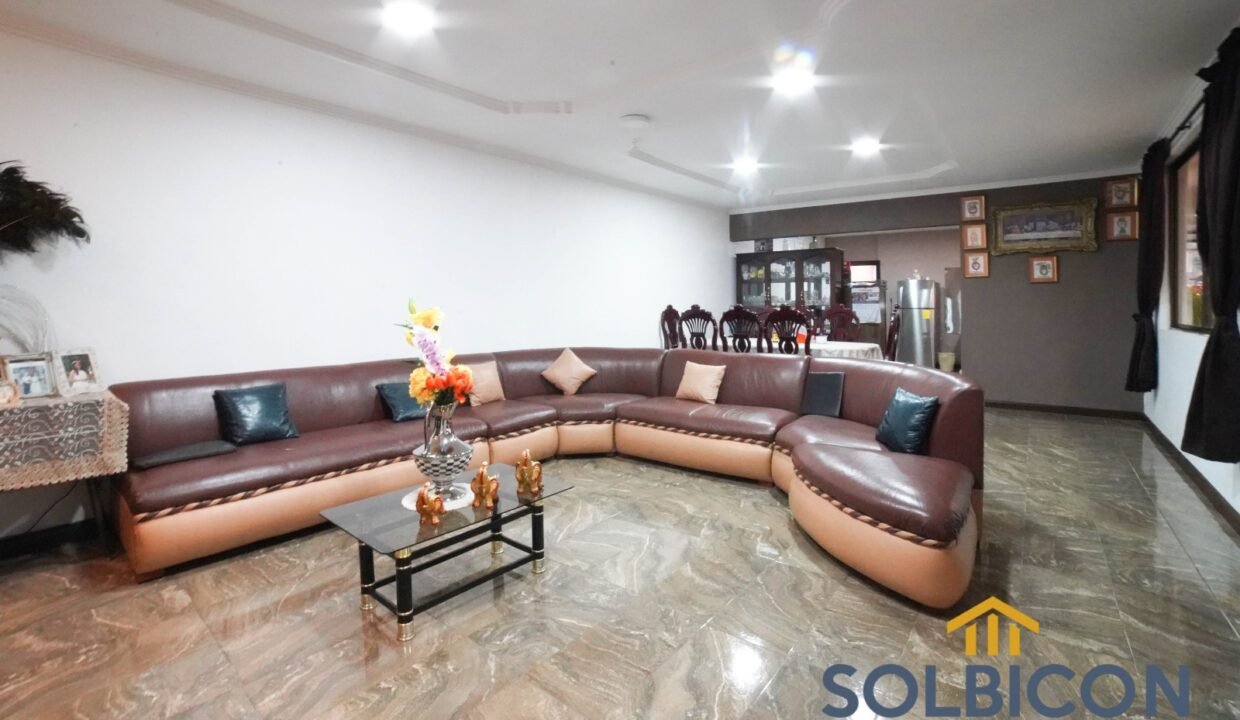 sal interio Casa de 4 habitaciones en Ricaurter