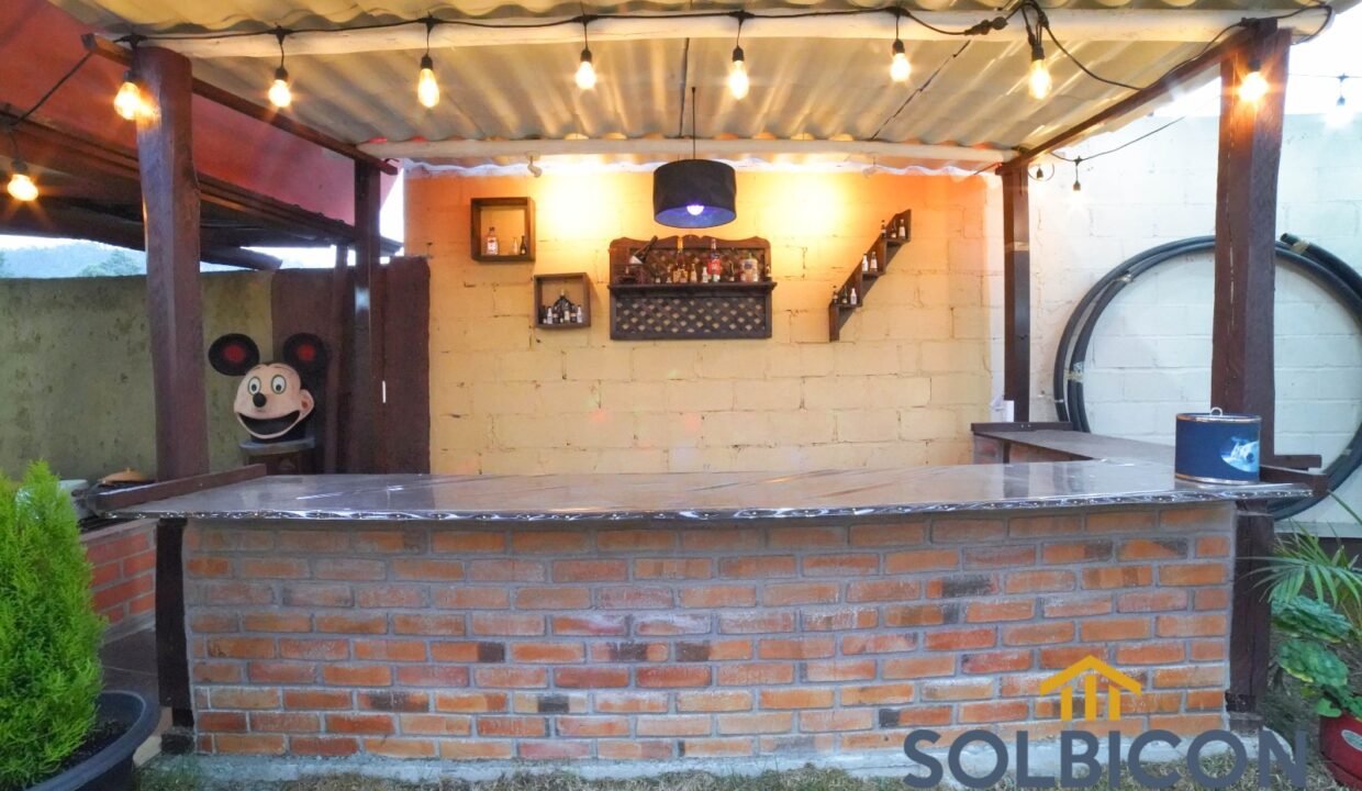 vista frontal del bar Casa de 4 habitaciones en Ricaurter