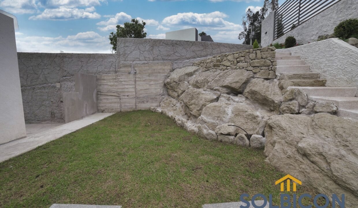 area verde chaullabamba de cuatro habitaciones