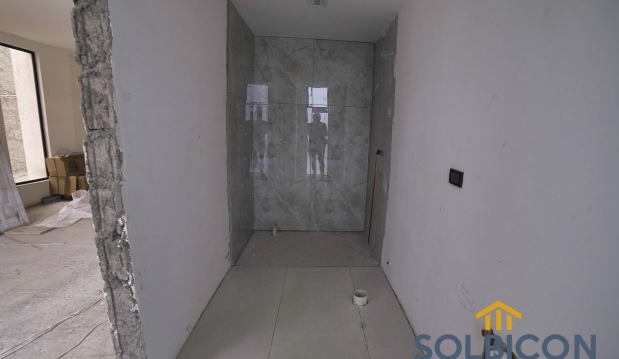 baño de habitacion chaullabamba de cuatro habitaciones