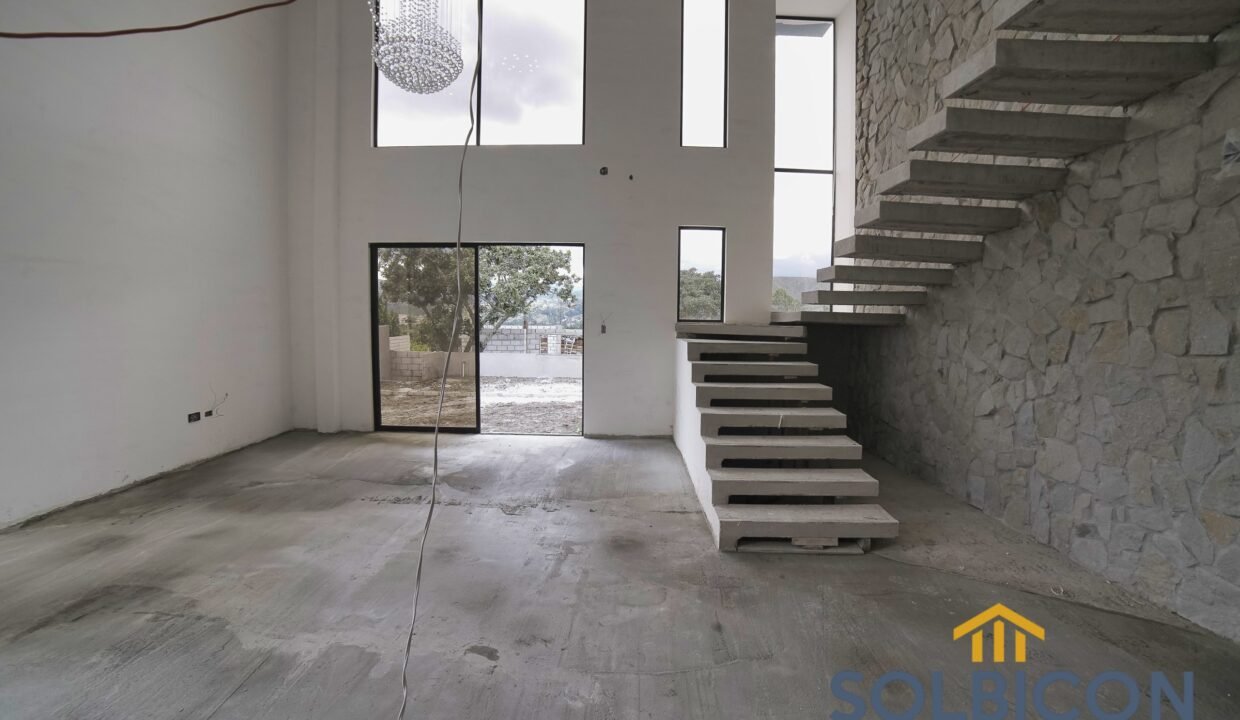 escaleras chaullabamba de cuatro habitaciones