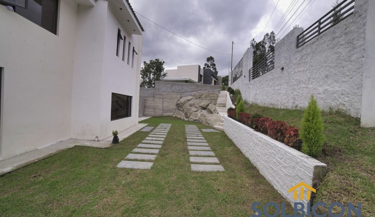 parqueadero chaullabamba de cuatro habitaciones