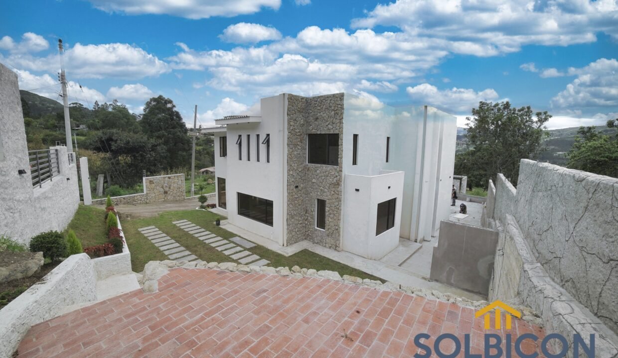 vista aerea chaullabamba de cuatro habitaciones