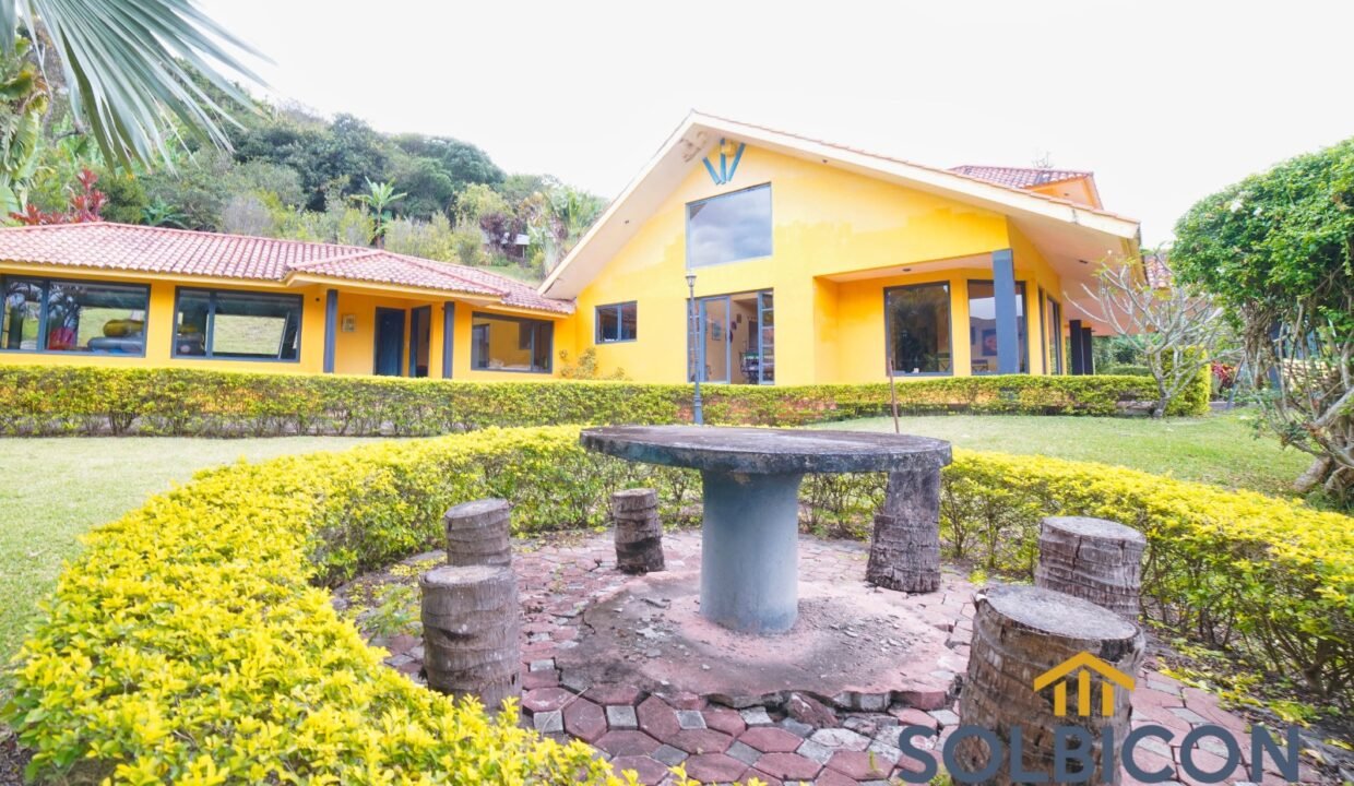 Area social Hermosa Quinta en el Valle de Yunguilla