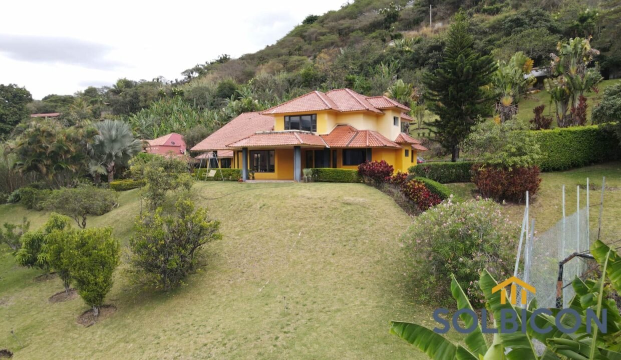 Fachada Hermosa Quinta en el Valle de Yunguilla