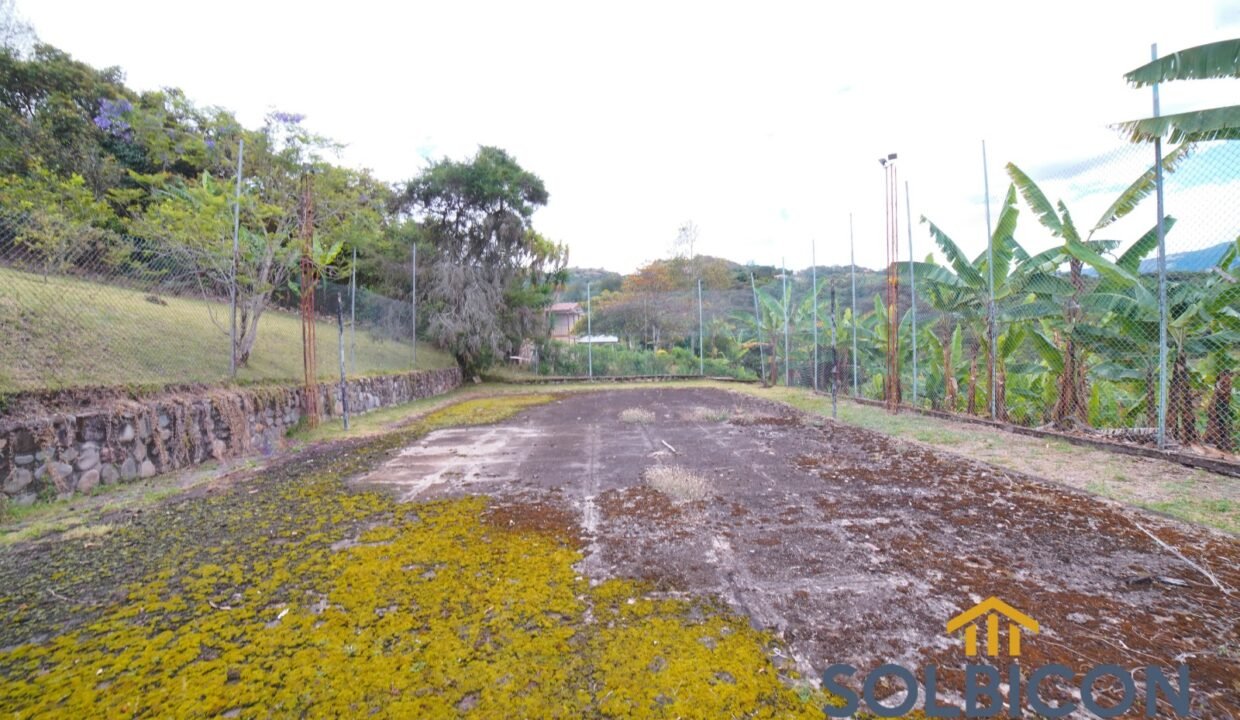 cancha de voley Hermosa Quinta en el Valle de Yunguilla