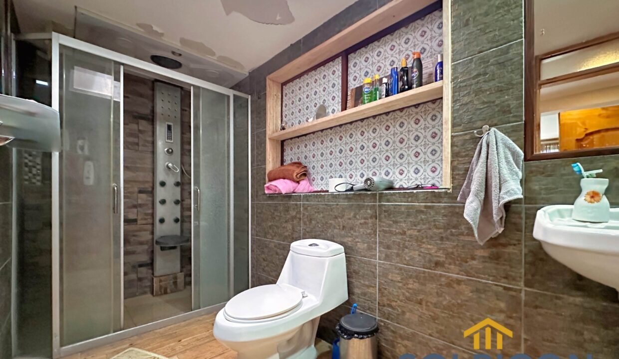 baño de habitacion master fachada Casa de campo Zhullin Alto