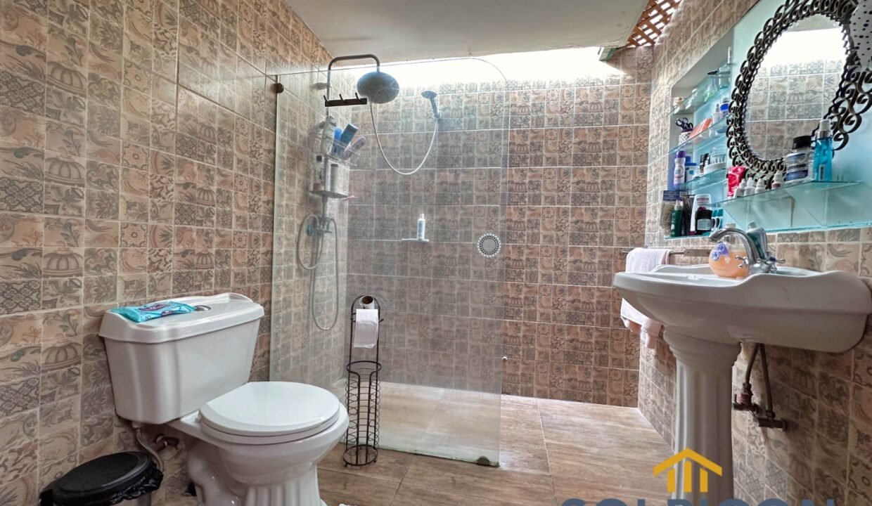 baño social fachada Casa de campo Zhullin Alto