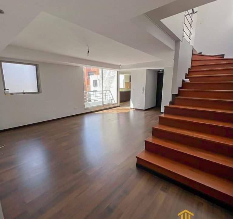 escaleras Departamento Duplex en Venta