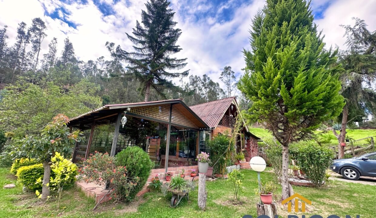 fachada lateral fachada Casa de campo Zhullin Alto