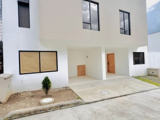 Casas en condominio en Ochoa León Parque Lago 2